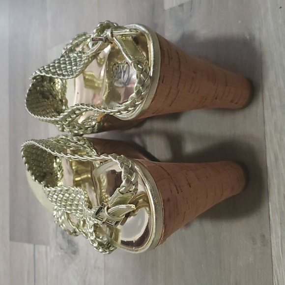 Carlos Santana Gold Wedge Sz 9 - Picture 3 of 5